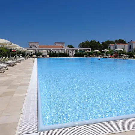 Alimini Con Piscina Lejlighed *